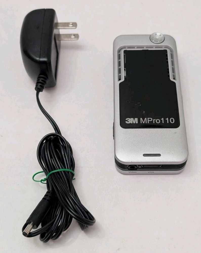 3M Micro Professional Projector MPro110 TESTED & WORKING No VGA CABLE