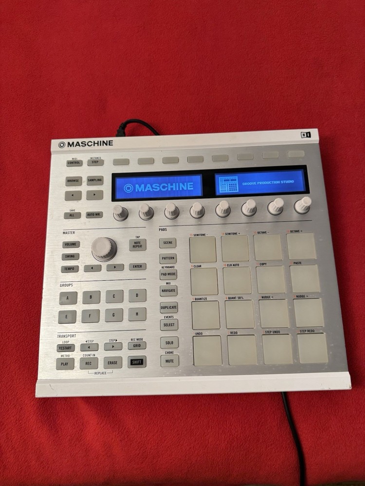 Native Instruments MASCHINE MK2 White – Powers On – No Software for Full Test