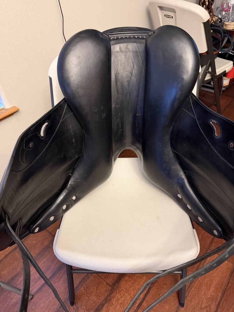 Bruno DelGrange medium tree dressage saddle 17.5