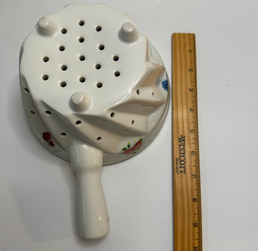 vtg Cordon Bleu footed white ceramic Berry Strainer/Colander w/handle