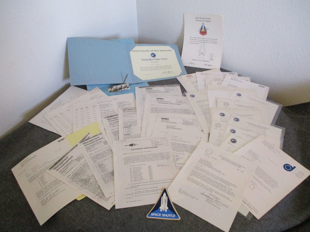 EARLY NASA SPACE SHUTTLE DEVELOPMENT REPORTS/PHOTOS/PRESENTATIONS RS25 DESIGNER