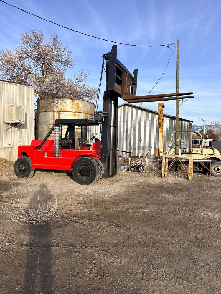 YALE GDP-300 FORKLIFT