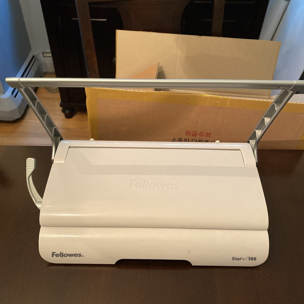 Fellowes Star 150 Manual Plastic Comb Punch and Binding Machine