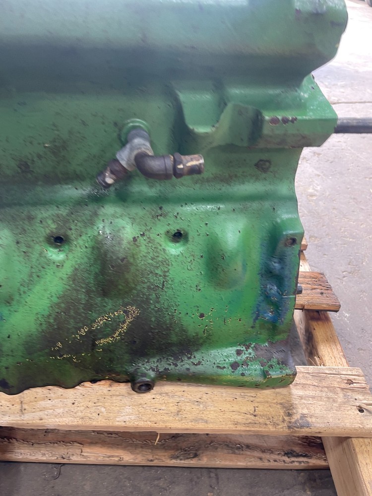 1982 John Deere 2940 Tractor Engine Block R72975