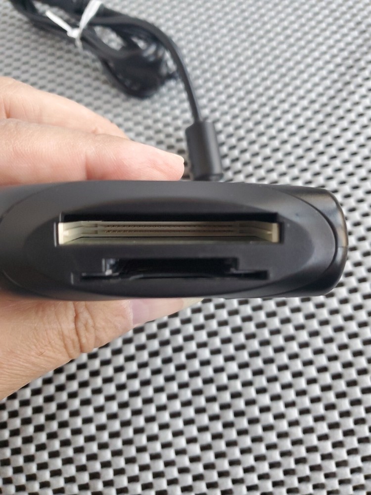 RADIO SHACK DAZZLE MEMORY CARD READER 16-3855