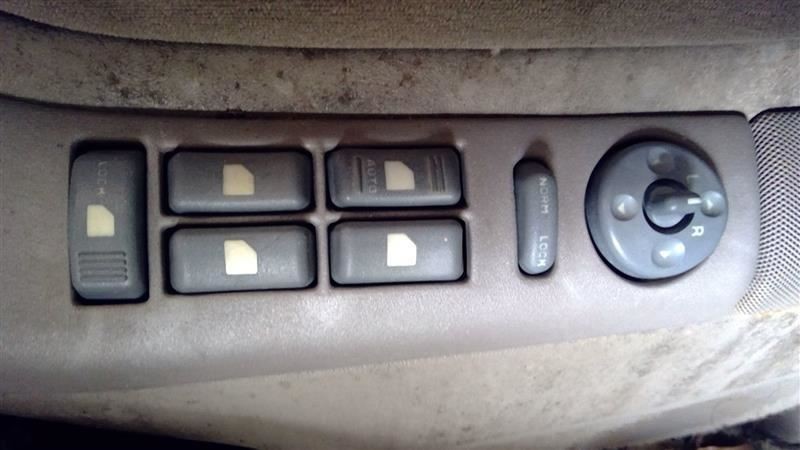 SUBCHEV15 1999 Fuse Box Cabin 6529