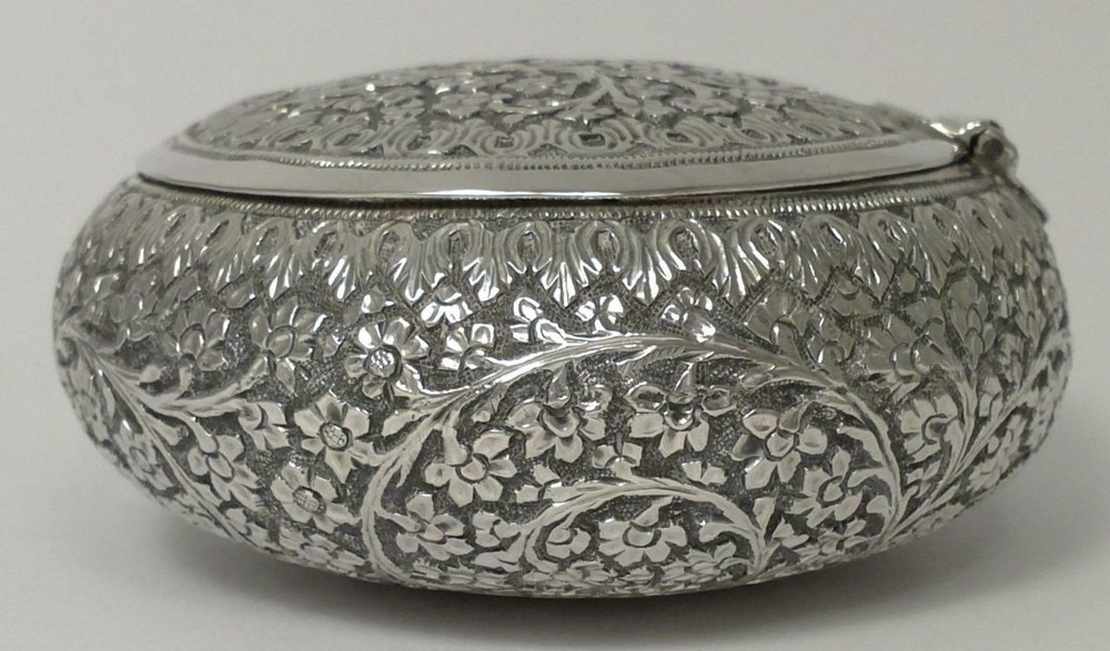 Vintage Solid Silver Squeeze Box (Tobacco/Snuff) – Middle Eastern/Asian (94g)
