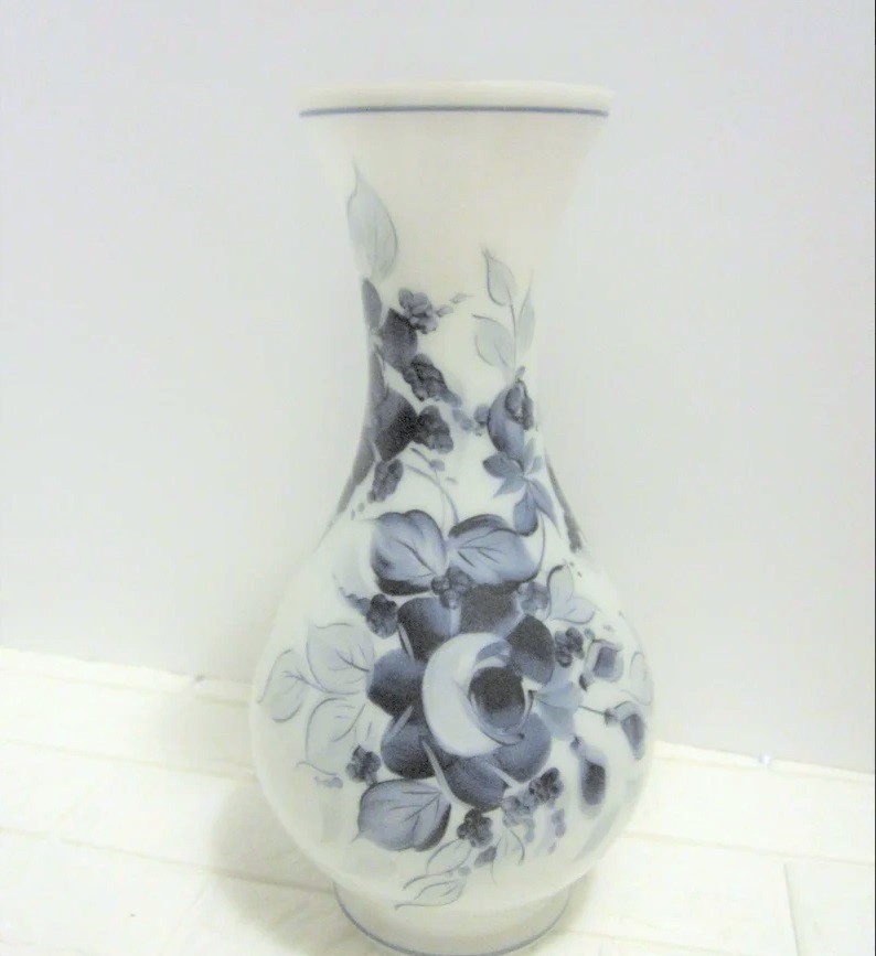 Sterling House Collector's vase