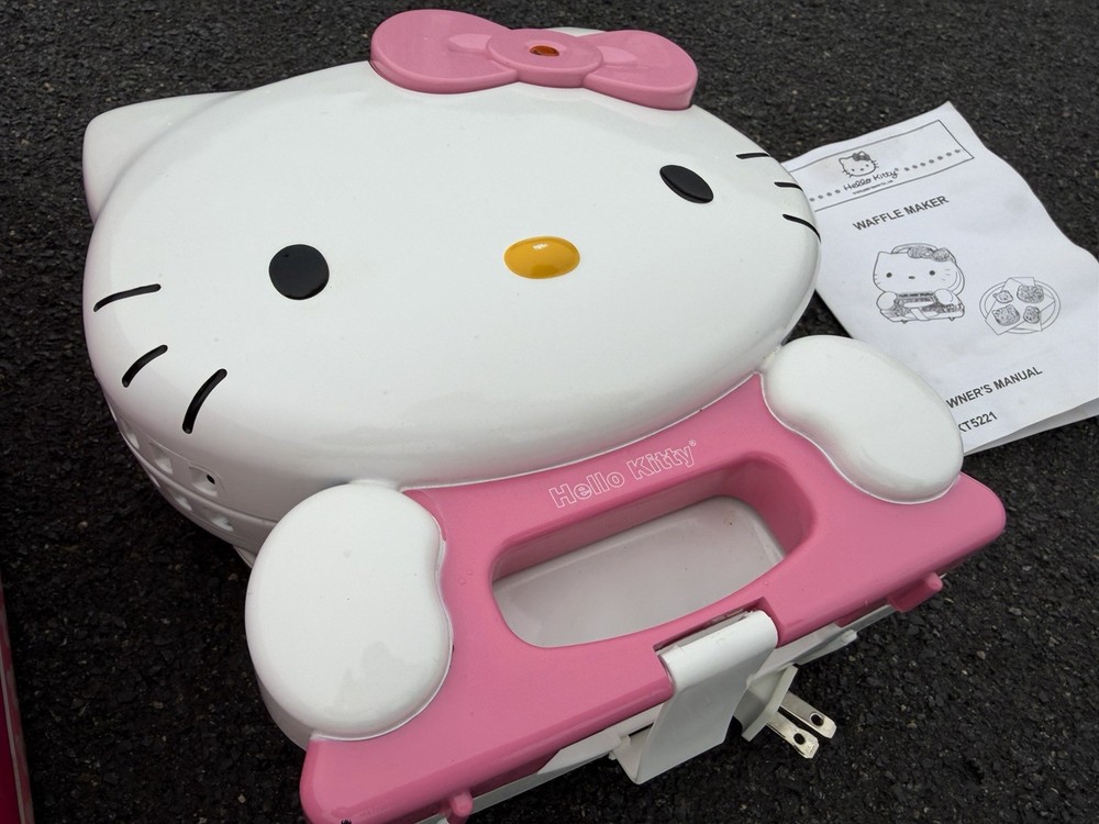 Hello Kitty Waffle Maker KT5221 Sanrio 2004 Tested Works