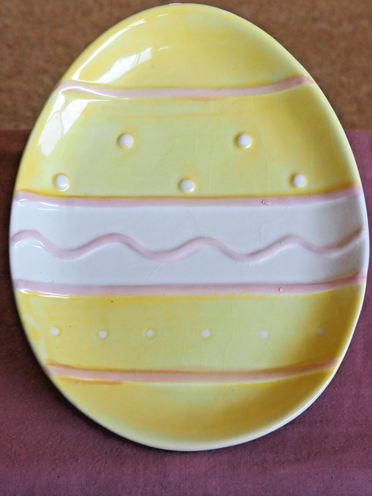 Pair of Easter Egg Shaped Dish’s / Ceramic Egg Shaped Snack Plates