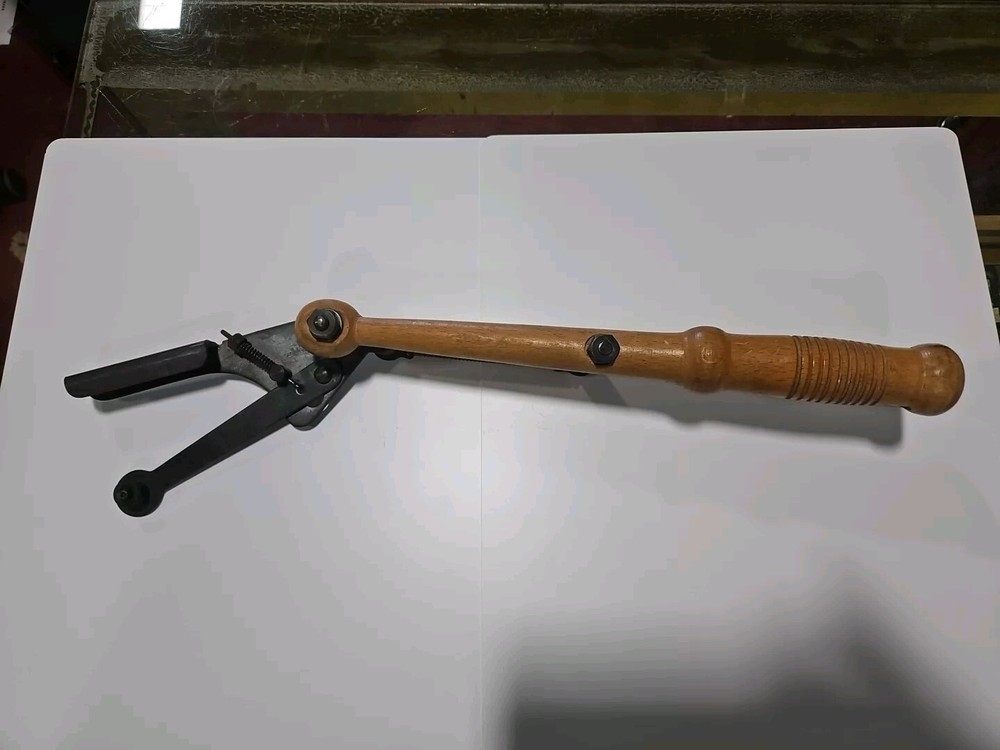 Vintage Handheld Clay Pigeon Thrower