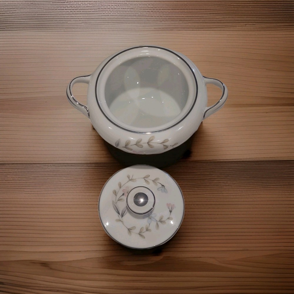 Harmony House China Sugar Bowl & Lid Linda pattern