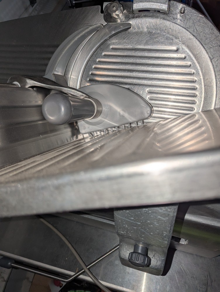 Hobart 2712 12" Automatic Meat Slicer - Tested