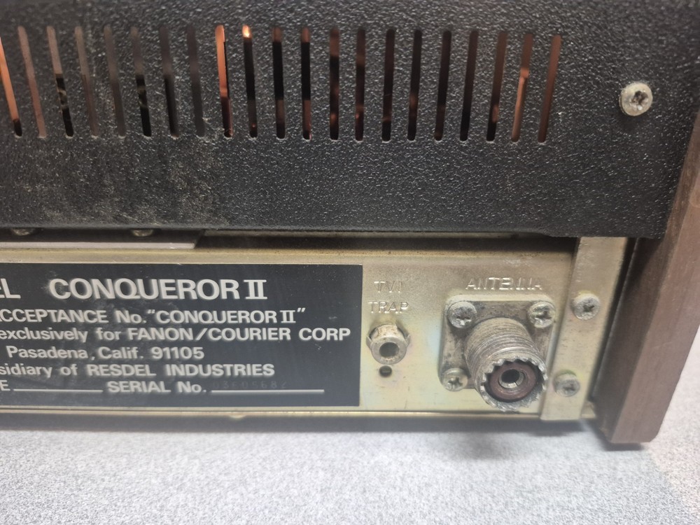 Courier Conqueror II CB Solid State Transceiver TESTED