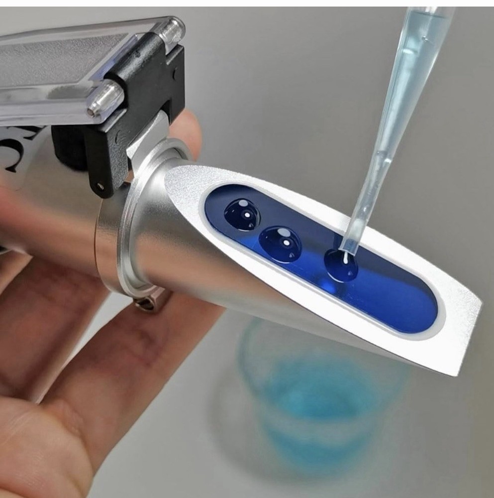 Brix Refractometer with ATC, Dual Scale - Specific Gravity & Brix, Hydrometer in