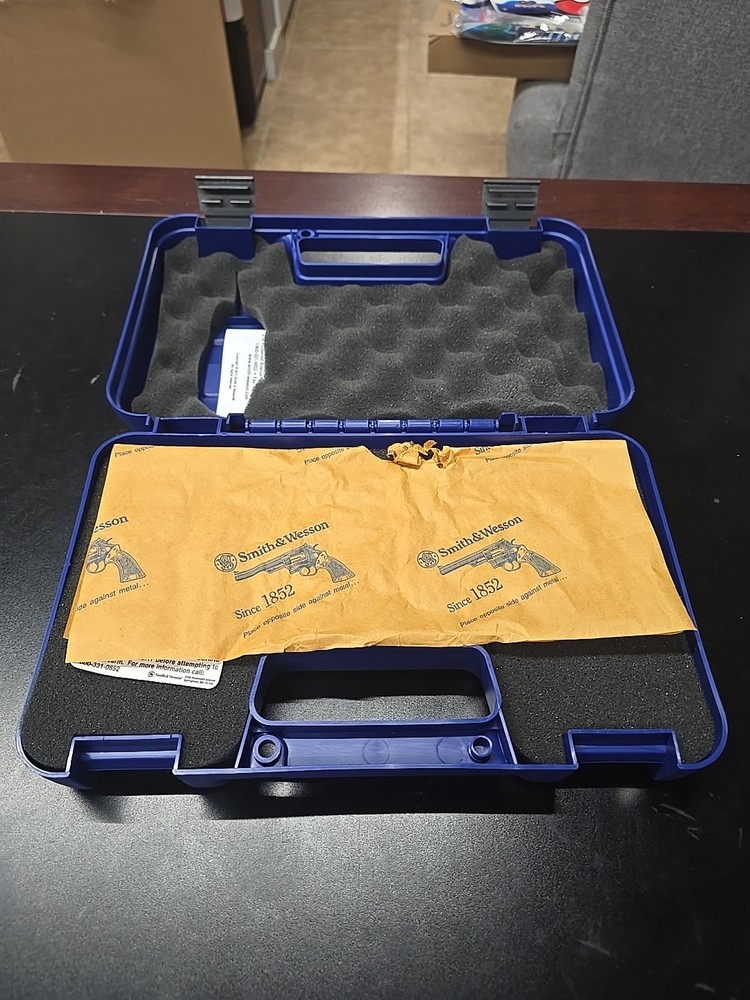 Smith And Wesson .357 586-8 Plastic Case