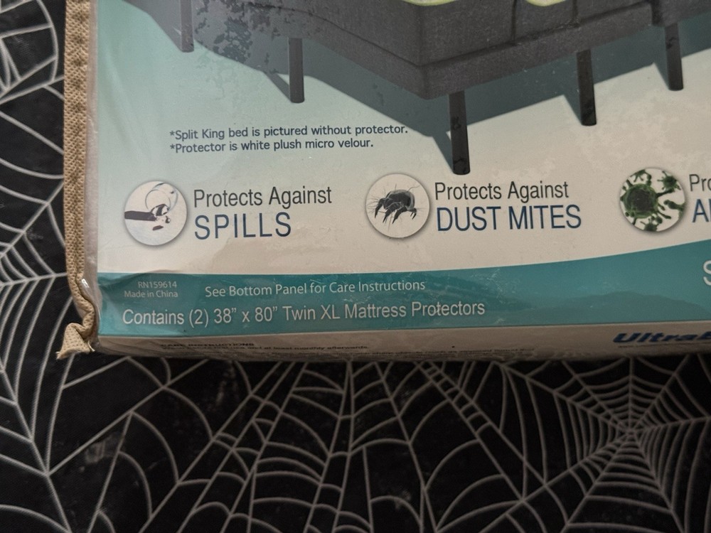 UltraPlush Premium Waterproof Mattress Protector – Split King – NEW