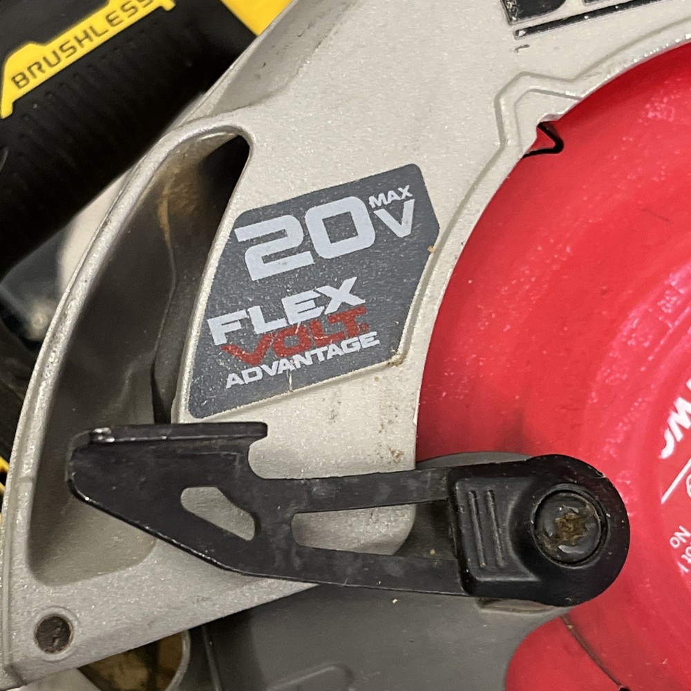 DeWalt Flexvolt Advantage 7 1/4" Circular Saw - DCS573 TOOL ONLY