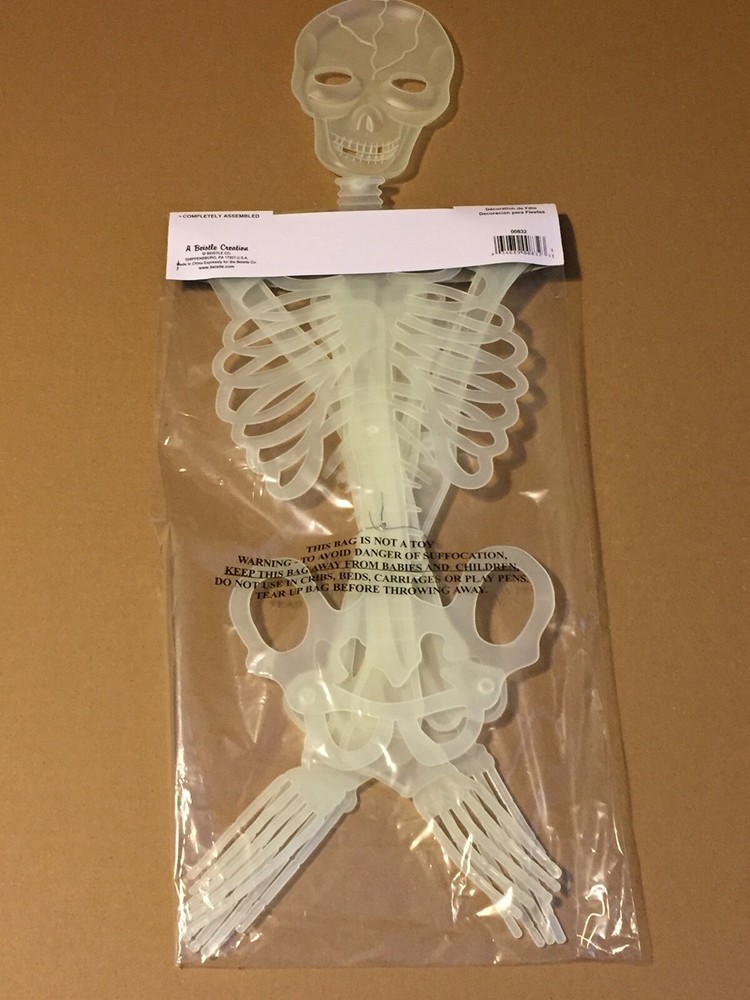 HALLOWEEN BEISTLE PLASTIC NITE-GLO RETRO 4 FT SKELETON