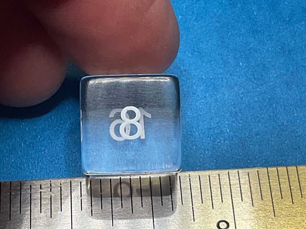 TRANSPARENT BACKGAMMON CUBE————BG-2