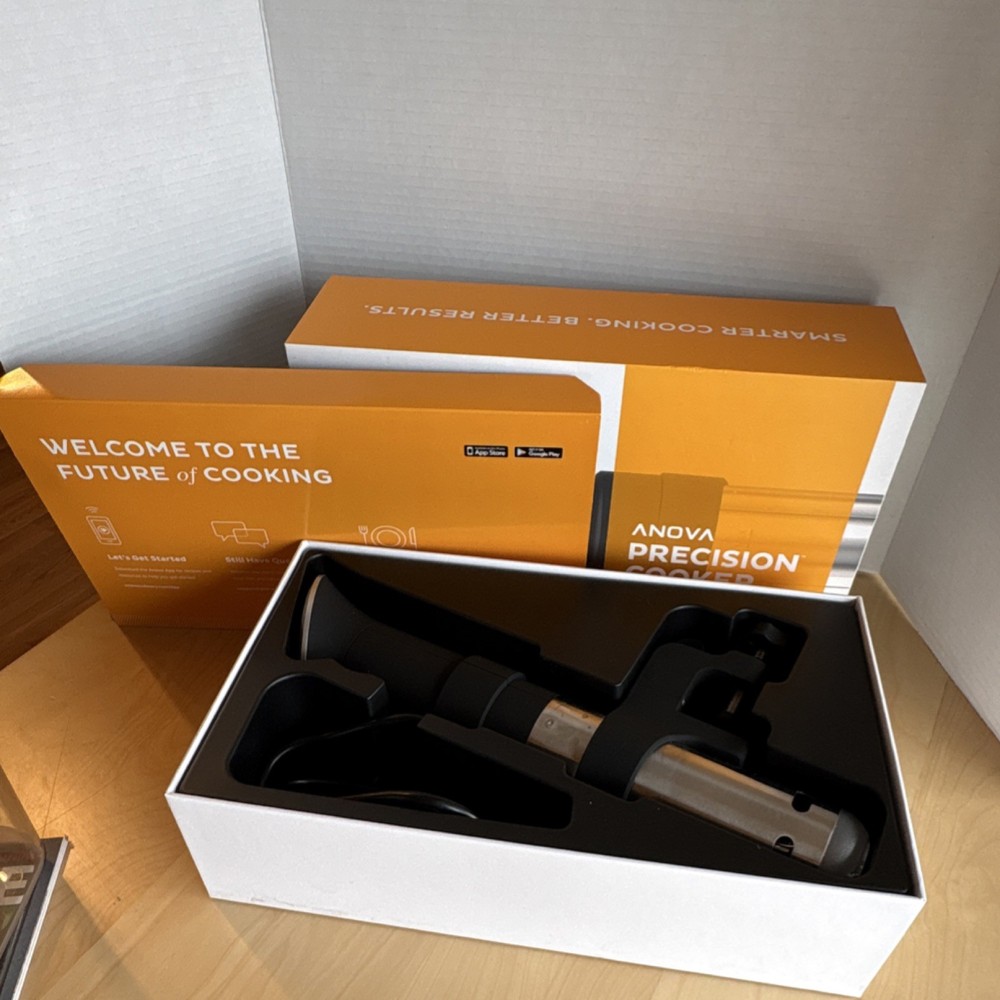 Anova Precision Cooker Sous Vide Immersion Circulator with Container and Books