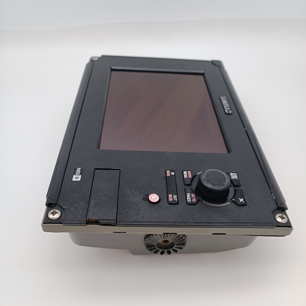 Simrad NSS8 EMEA Chartplotter And Multifunction Display NSS-8 w/Suncover