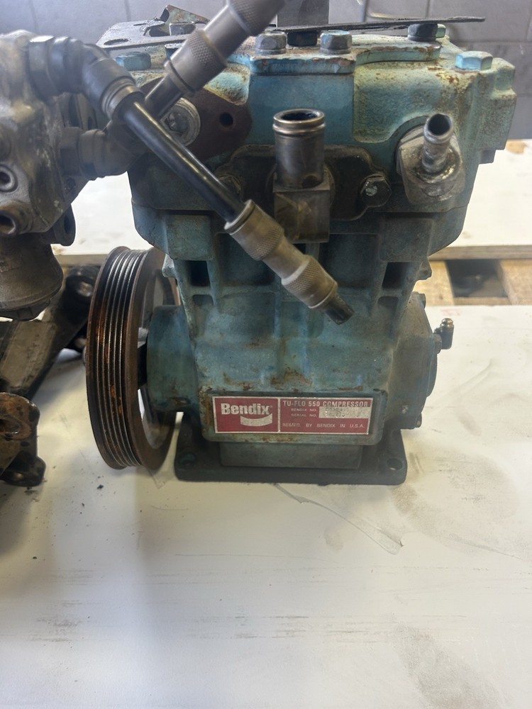 International Bendix Tru Flo 550 Compressor