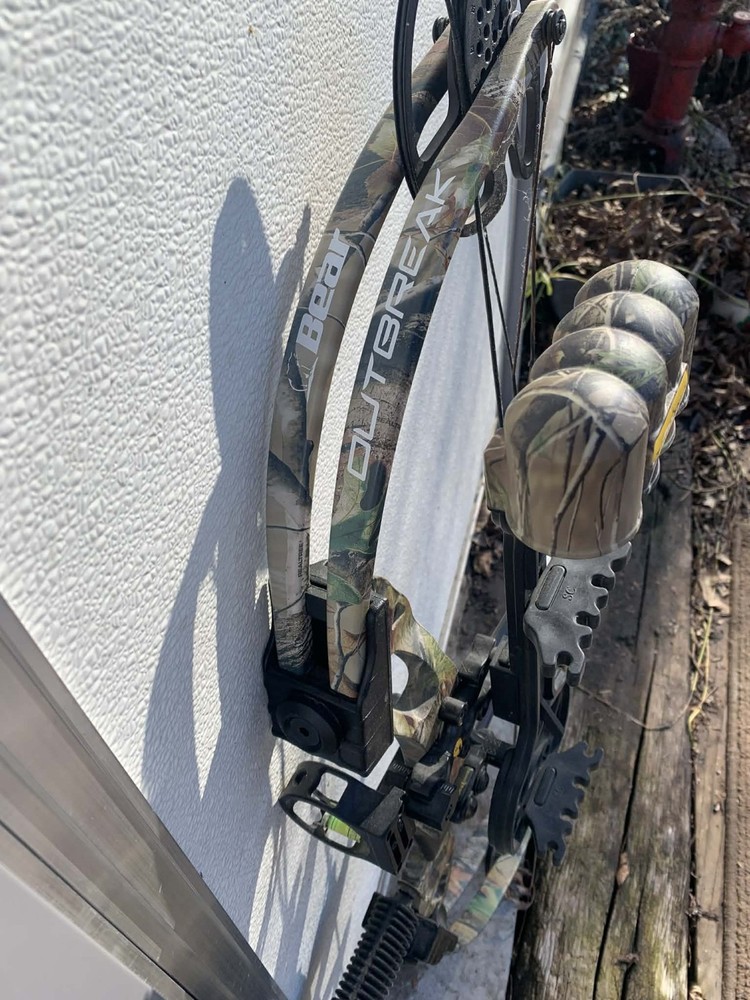 Compound Bow Outlaw Bear Used Good Condition