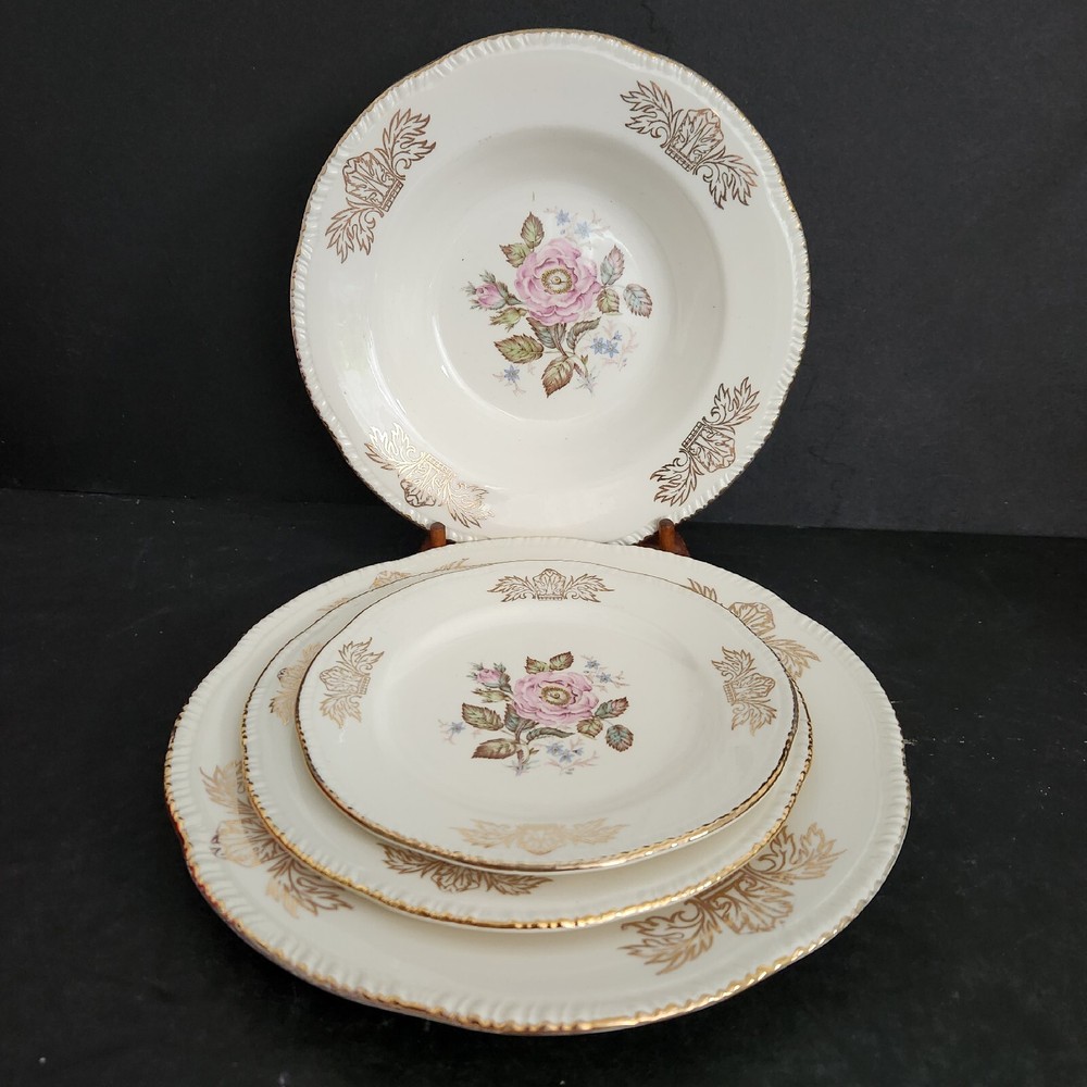 Queen Esther By Homer Laughlin 4 Pc. Place Setting