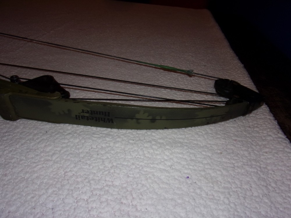 Bear Whitetail Hunter Vintage Green Camouflage Compound Bow