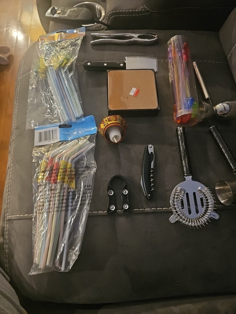 Bar & Wine Lot With 12 Items