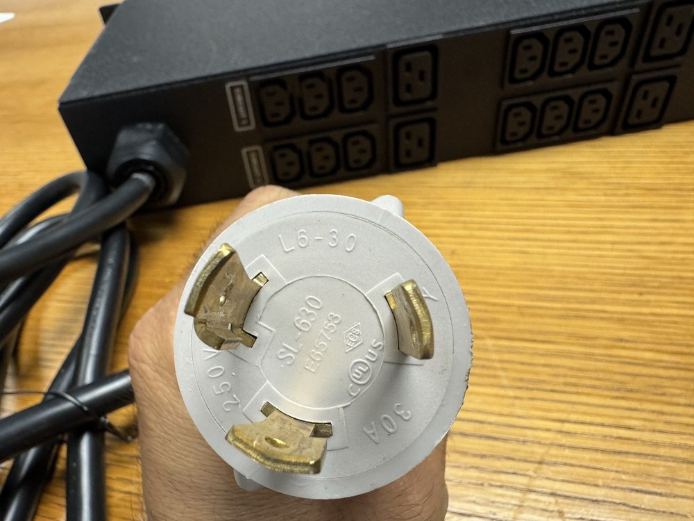 Vertiv VP7811B PDU