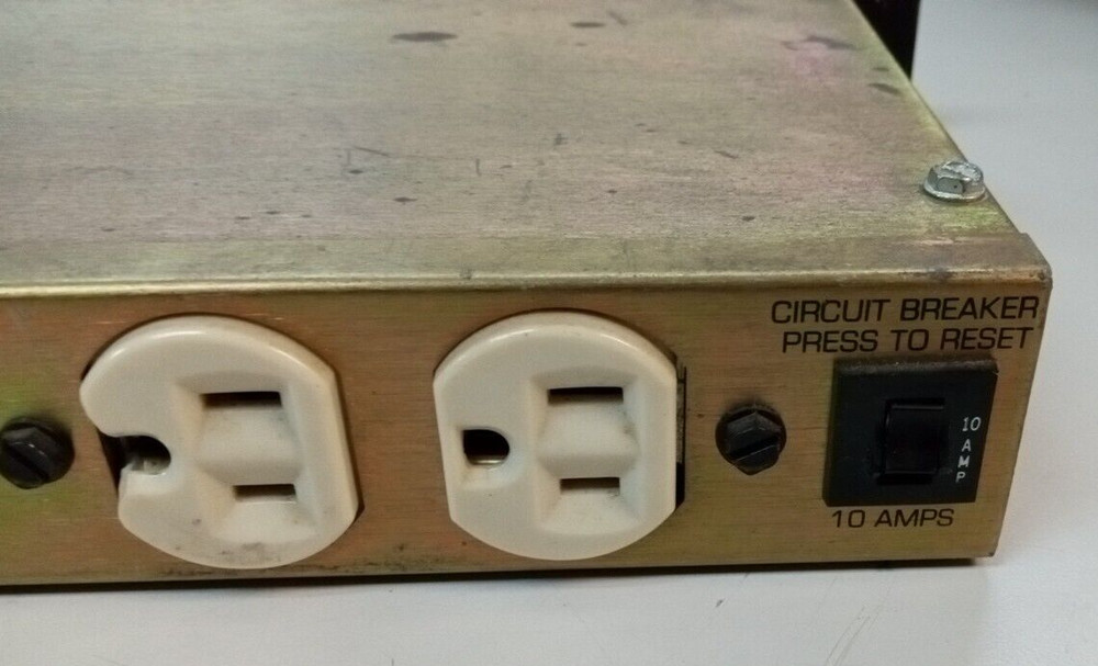 Furman PL-8 SMP Linear Filtering Power Conditioner and Light Modules