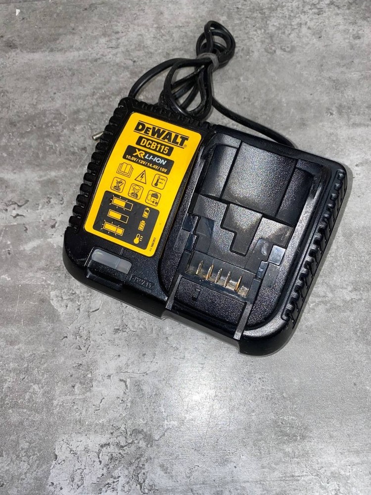 DeWalt DCB115 Charger
