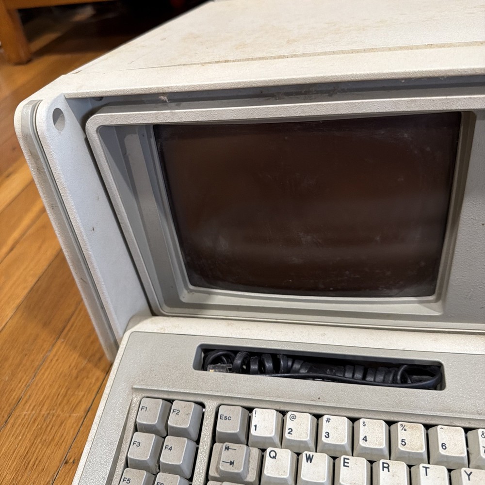 Vintage IBM 5155 PC Convertible Portable Computer NO CORDS UNTESTED(READ!)