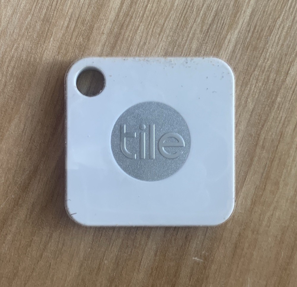 Tile Mate Bluetooth Tracker Phone Wallet Anything Finder (1-Pack)