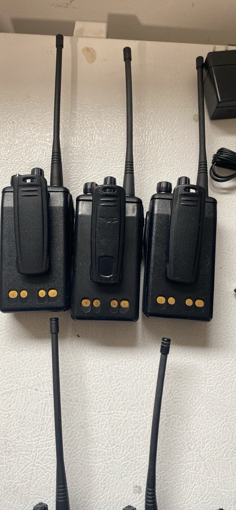 6 Motorola VX-261 Analog Two-Way Radios Programmed The Same
