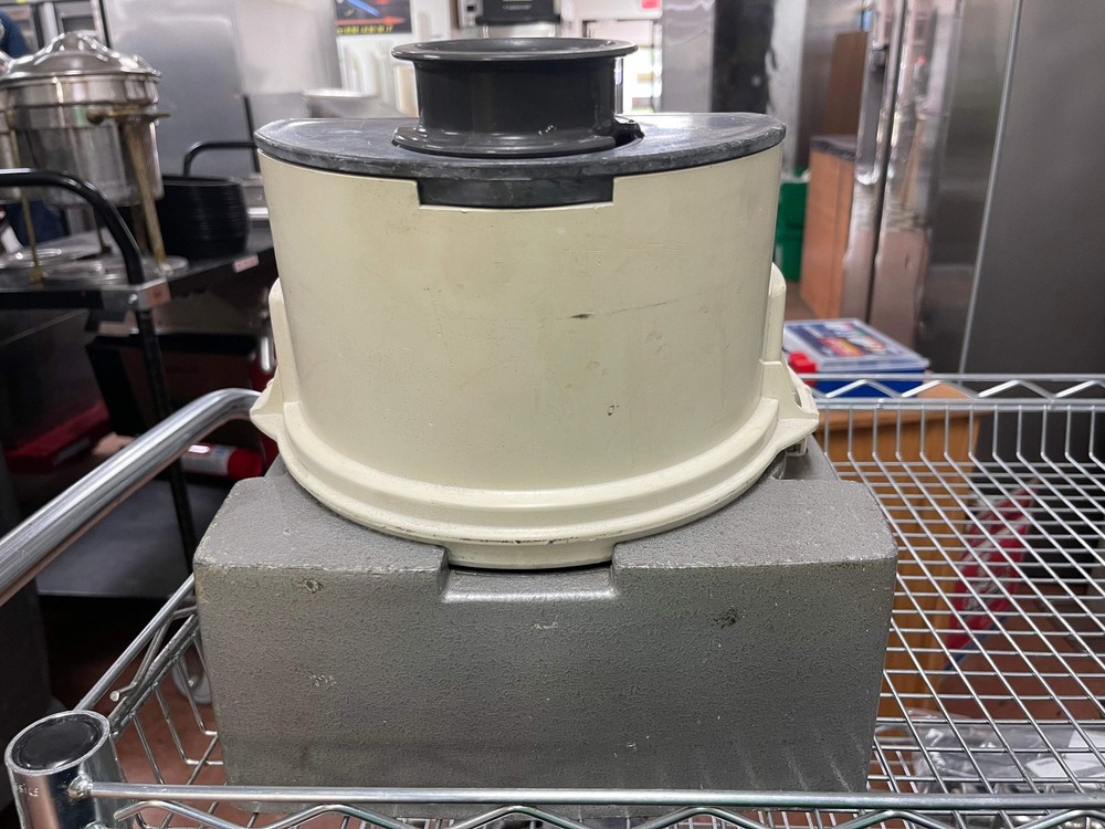 Robot Coupe CL400 Continuous Feed Attachment with 2 Blades.