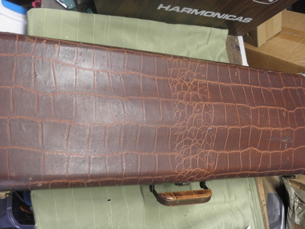 ALLIGATOR STYLE BROWN VIOLIN CASE