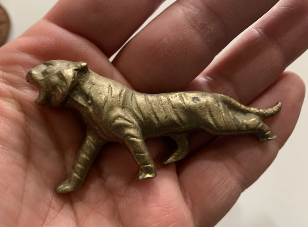 VINTAGE METAL TIGER