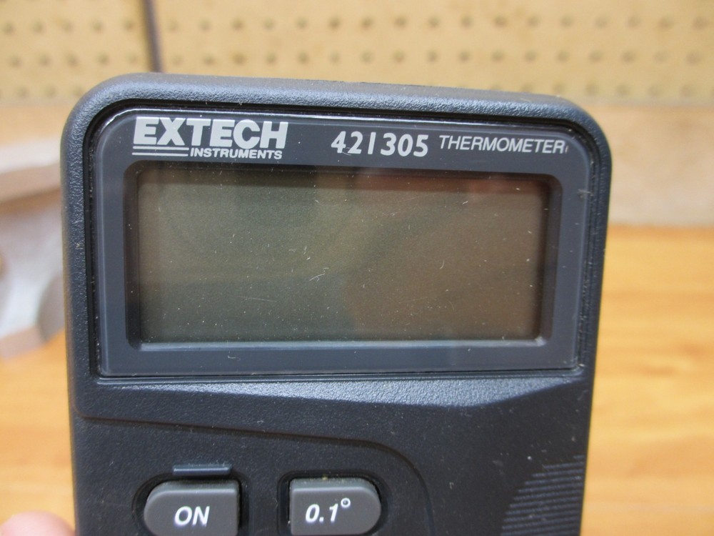 Extech 421305 *USED POWERS UP* Digital Thermometer