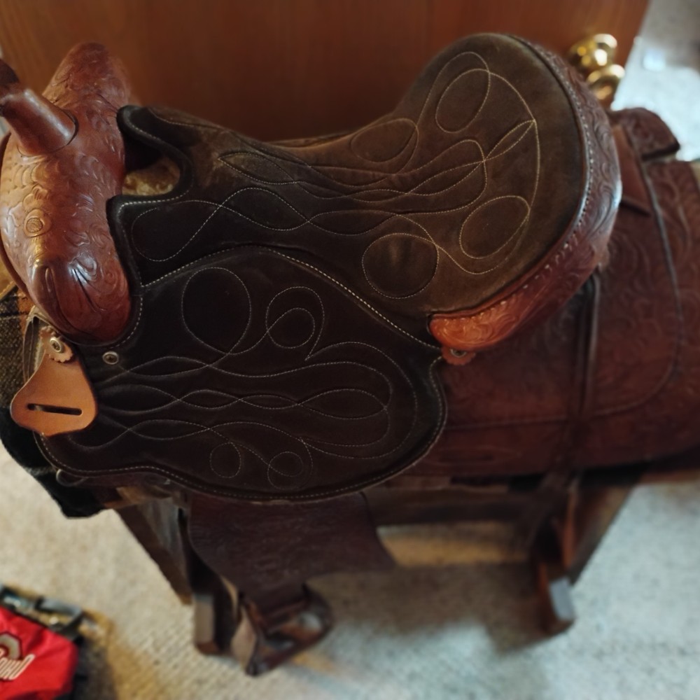Western Saddle with pad and stand