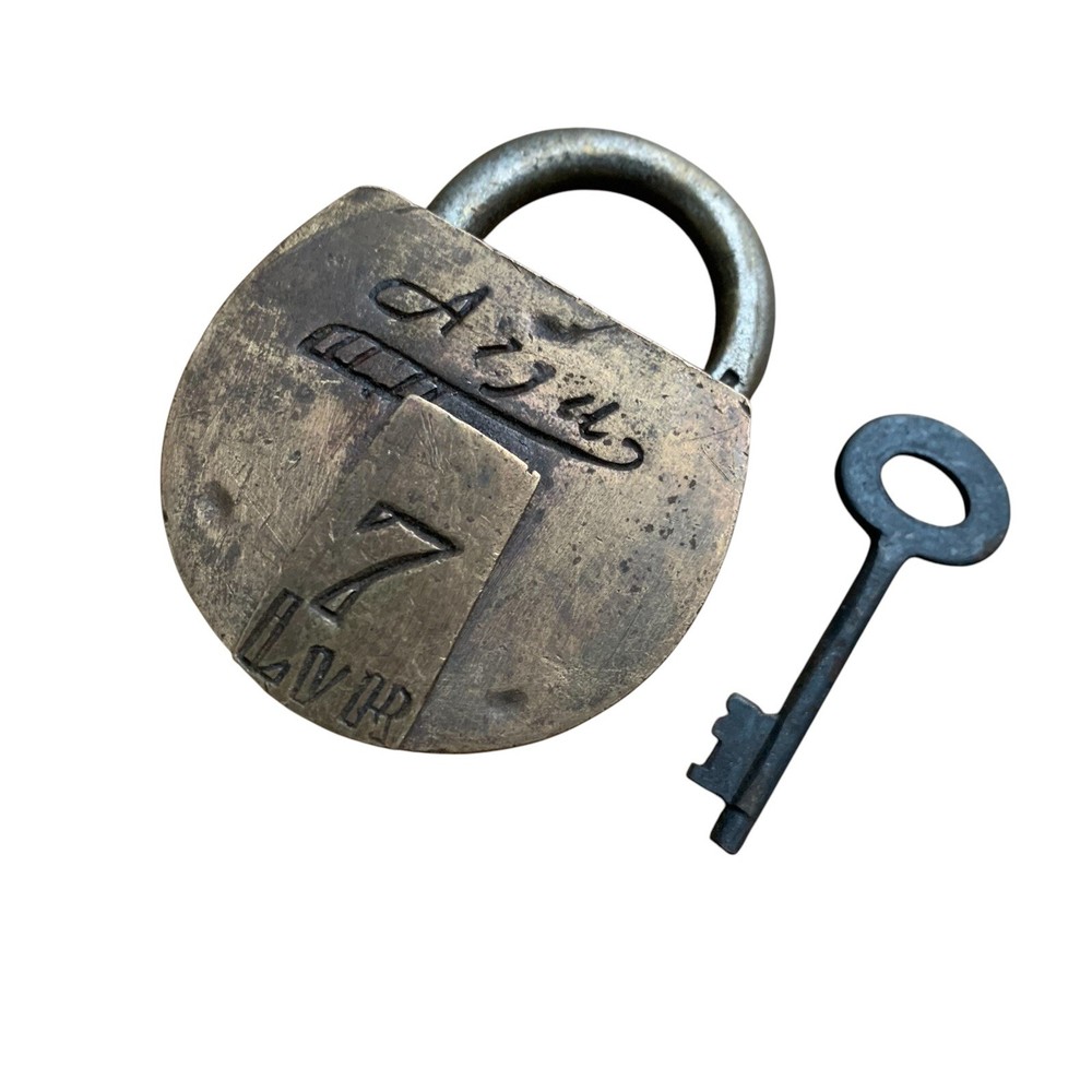 BRASS PADLOCK OR LOCK WITH KEY OLD OR ANTIQUE, NICE SHAPE.