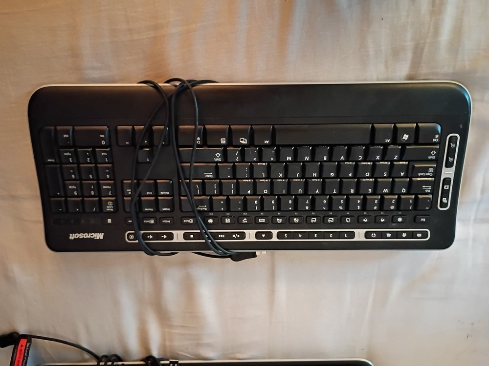 1Microsoft Digital Media USB Keyboards 3000 Model 1343