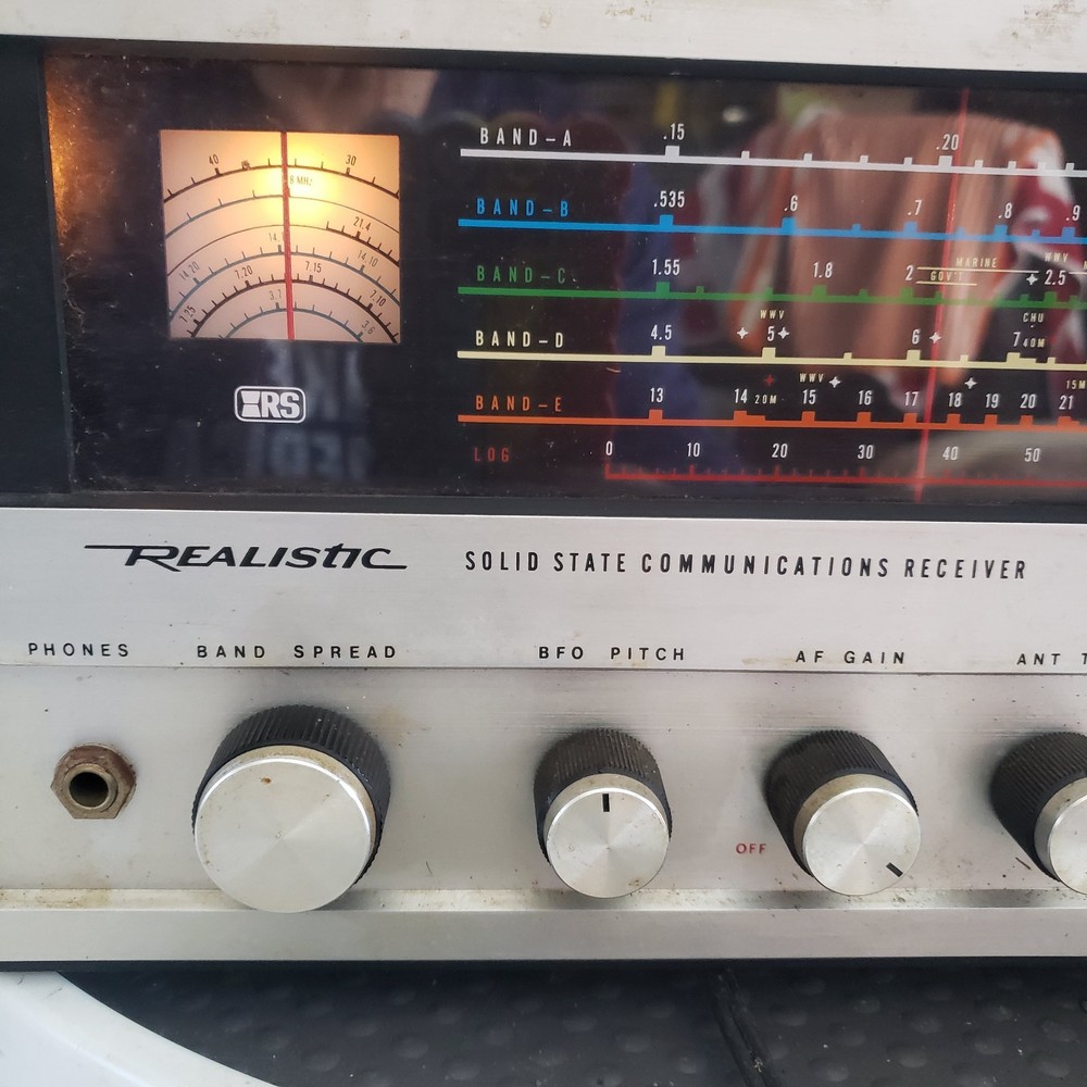 Vintage Realistic DX-160 Solid State Communications Recievers - Tested