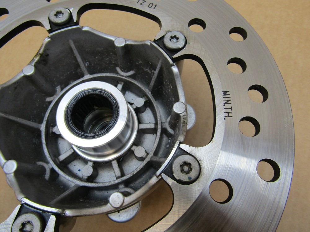 Piaggio 1 2022 front hub (13479)