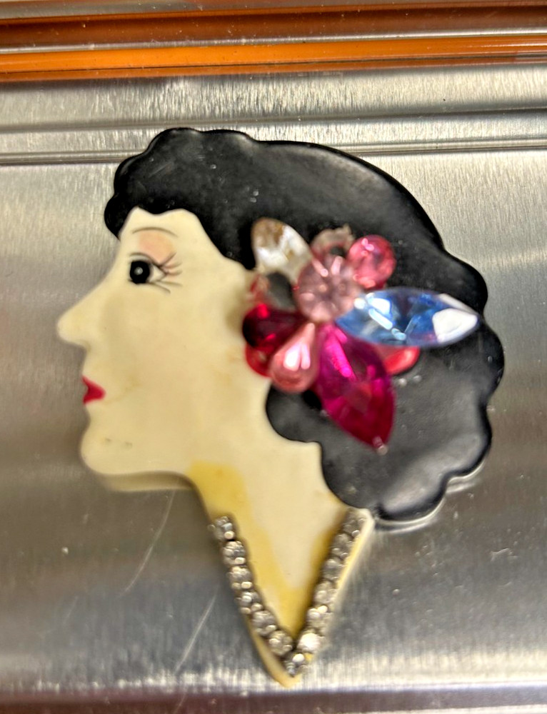 ELEGANT LADY HEAD PIN