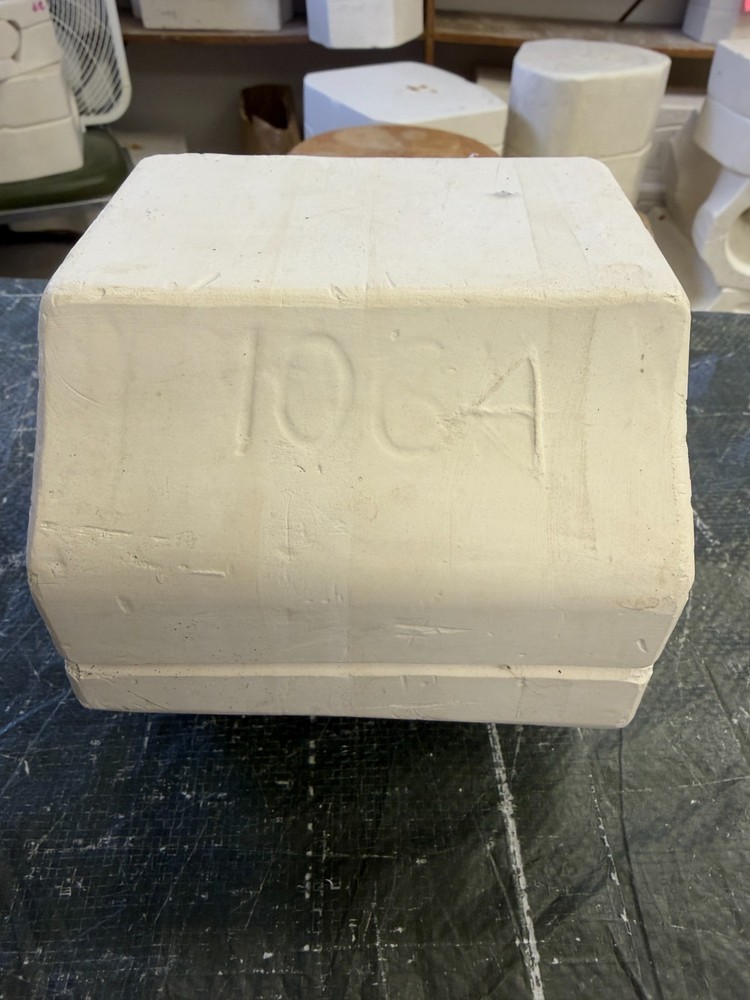 VINTAGE HEIRLOOM CERAMIC MOLD #1064 SMALL PLANTER
