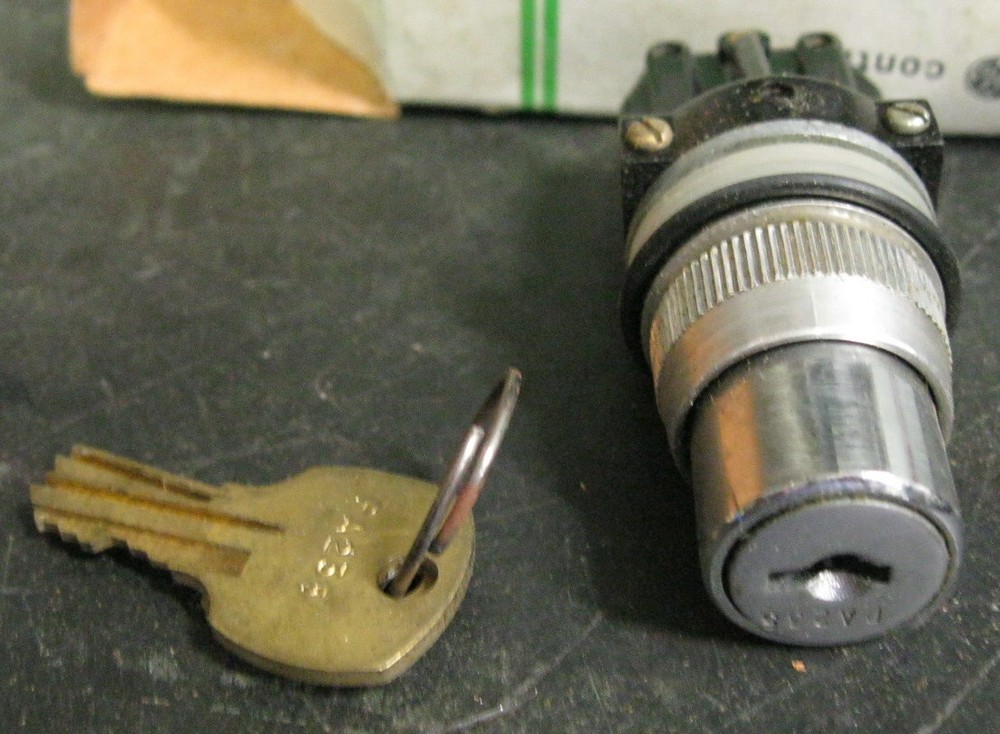 GE CR104J241 Oiltight Selector Switch