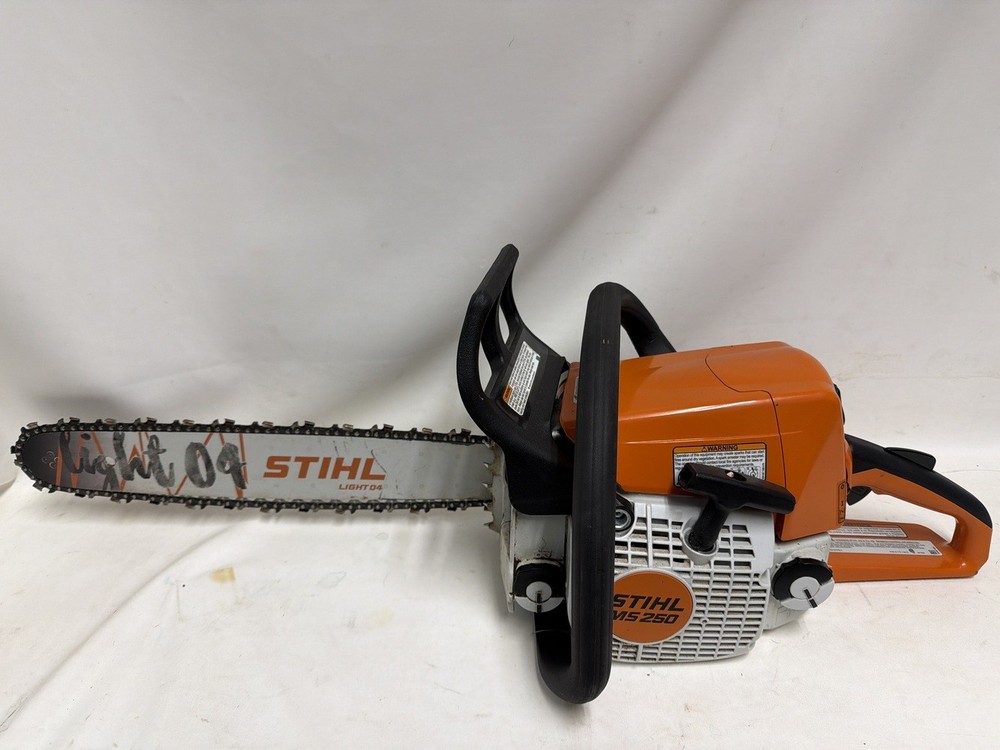 STIHL MS 250 GAS POWERED CHAINSAW